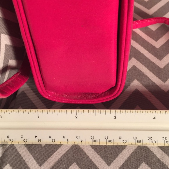 HOT FUCHSIA boxy over the shoulder mini-bag! - Picture 5 of 5